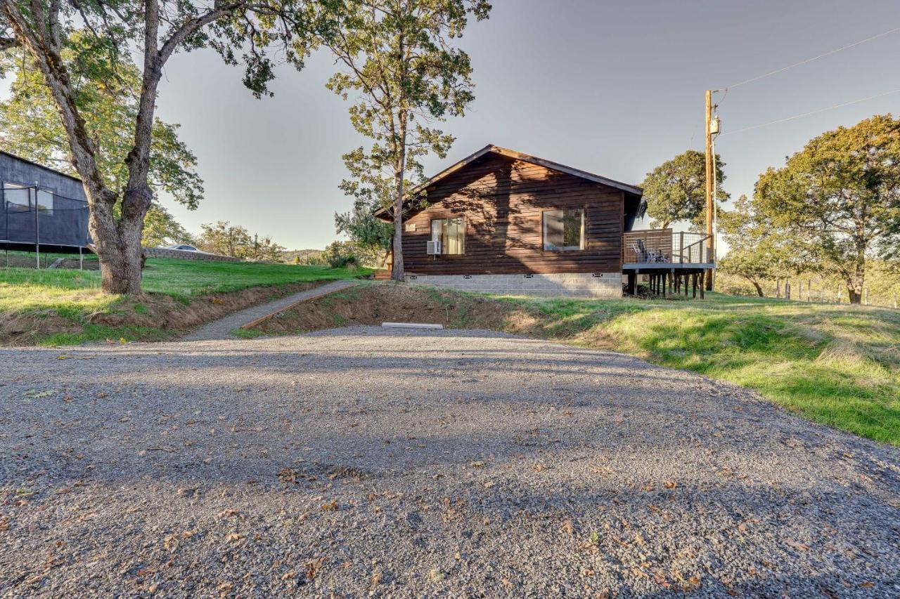Cozy Central Point Bungalow On Working Winery! Kültér fotó